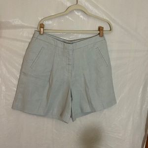 Beautiful linen shorts almost new very good condition inseam 7 in size 12